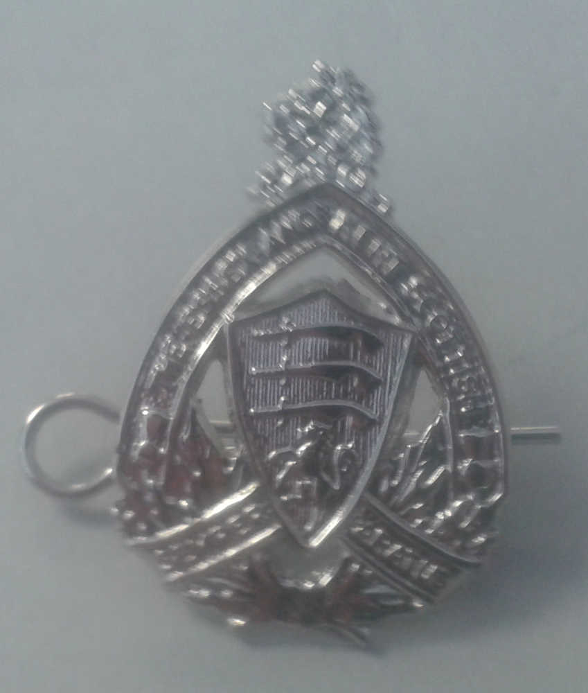 Badge: Miniature Cap, Essex & Kent, Nickel - Click Image to Close