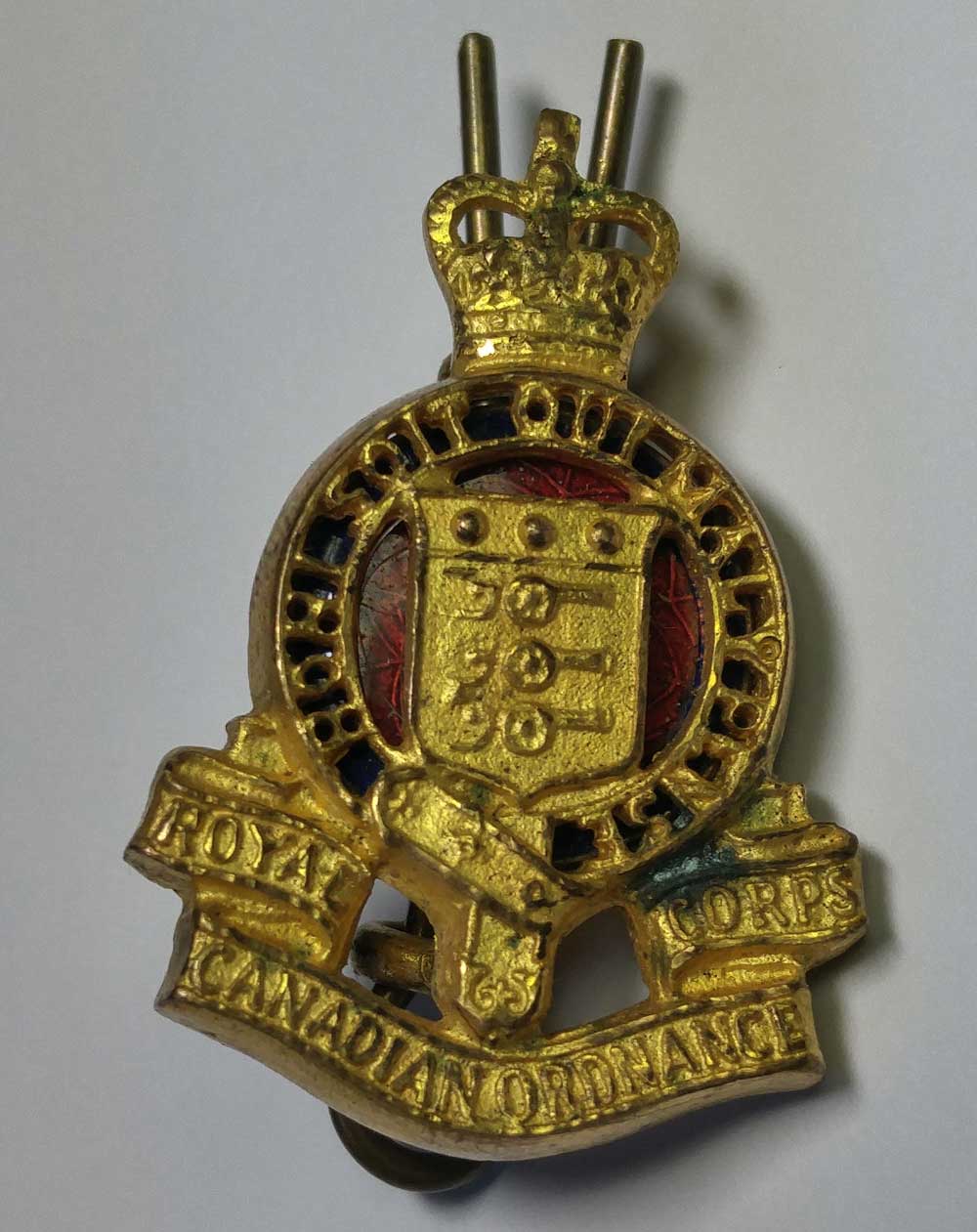 Mini Cap Badge: Royal Canadian Ordnance Corp - Click Image to Close