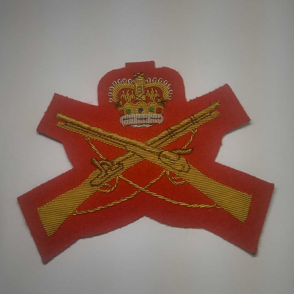 Crown with Rifles - Warrant Officer, Red Backing